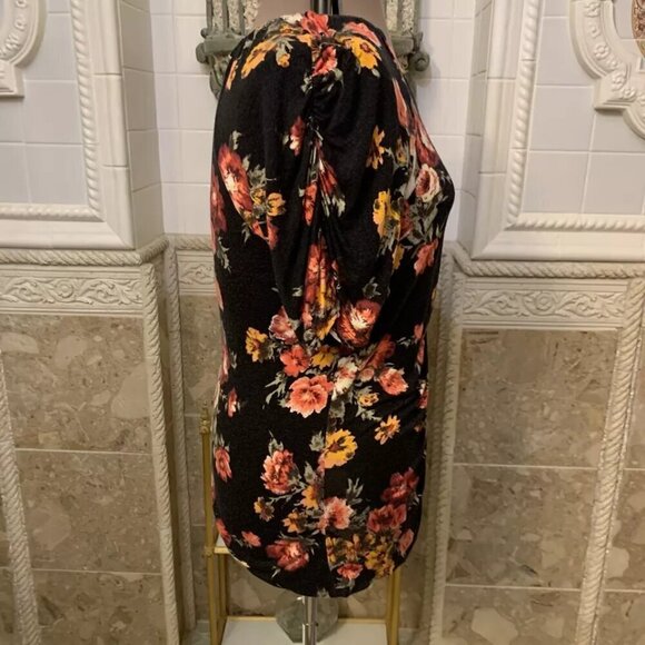 Lane Bryant. Size 18/20. Stretch. Rayon. Black Floral V-neck Pullover. B63 - Picture 3 of 6